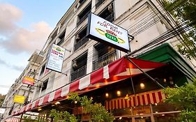 Central Perk Patong